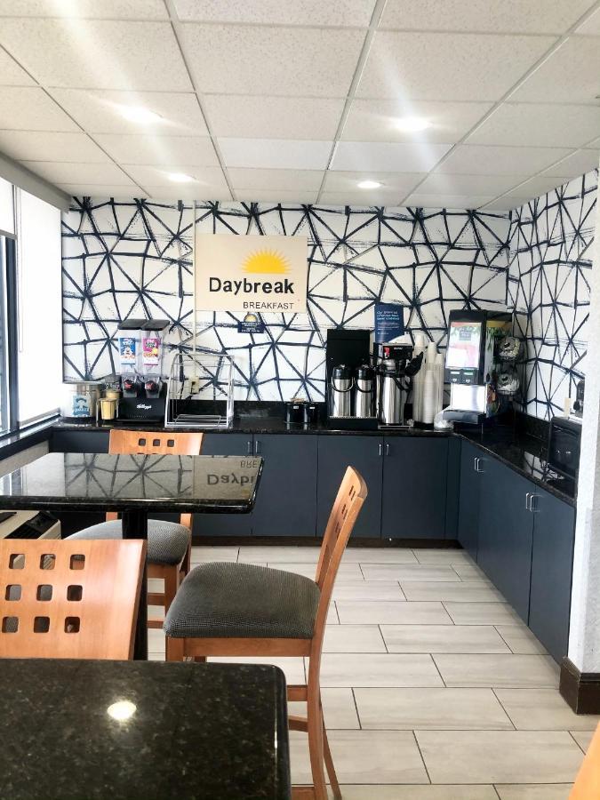 Days By Wyndham Asheville Downtown North Motel