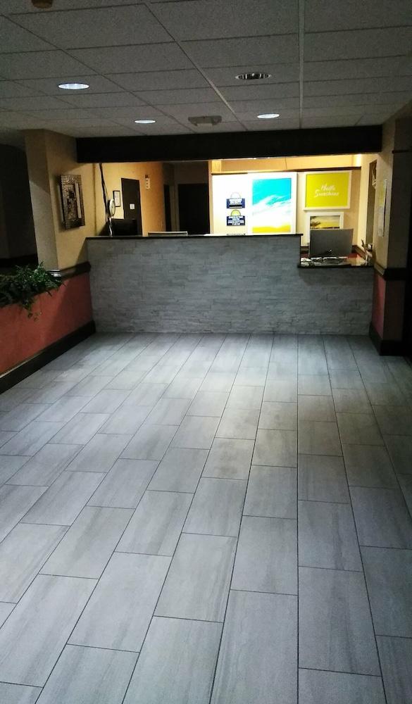Motel Days By Wyndham Asheville Downtown North 2*