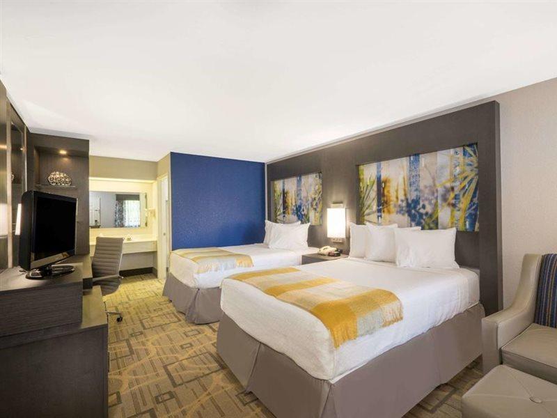 Days By Wyndham Asheville Downtown North Motel 2*