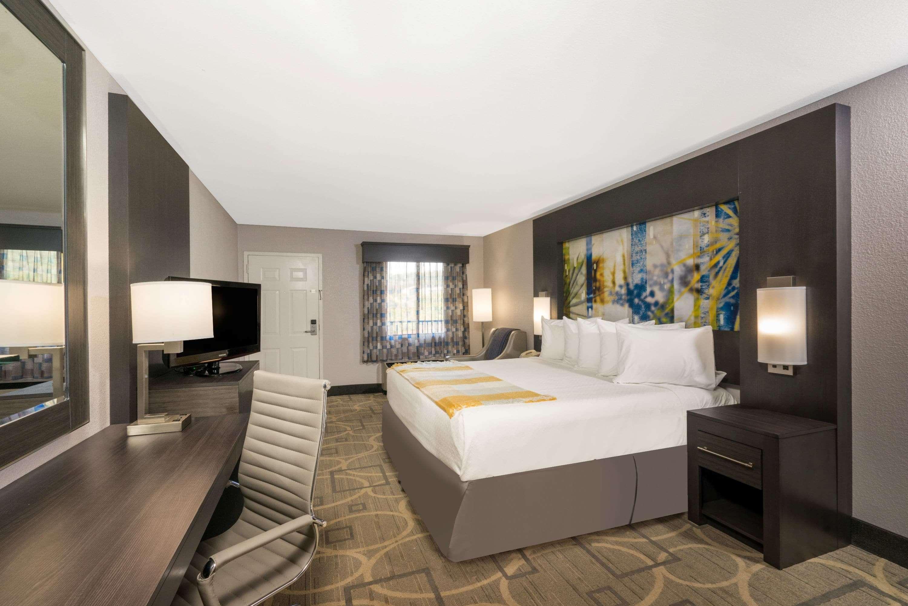 Days By Wyndham Asheville Downtown North Motel Woodfin