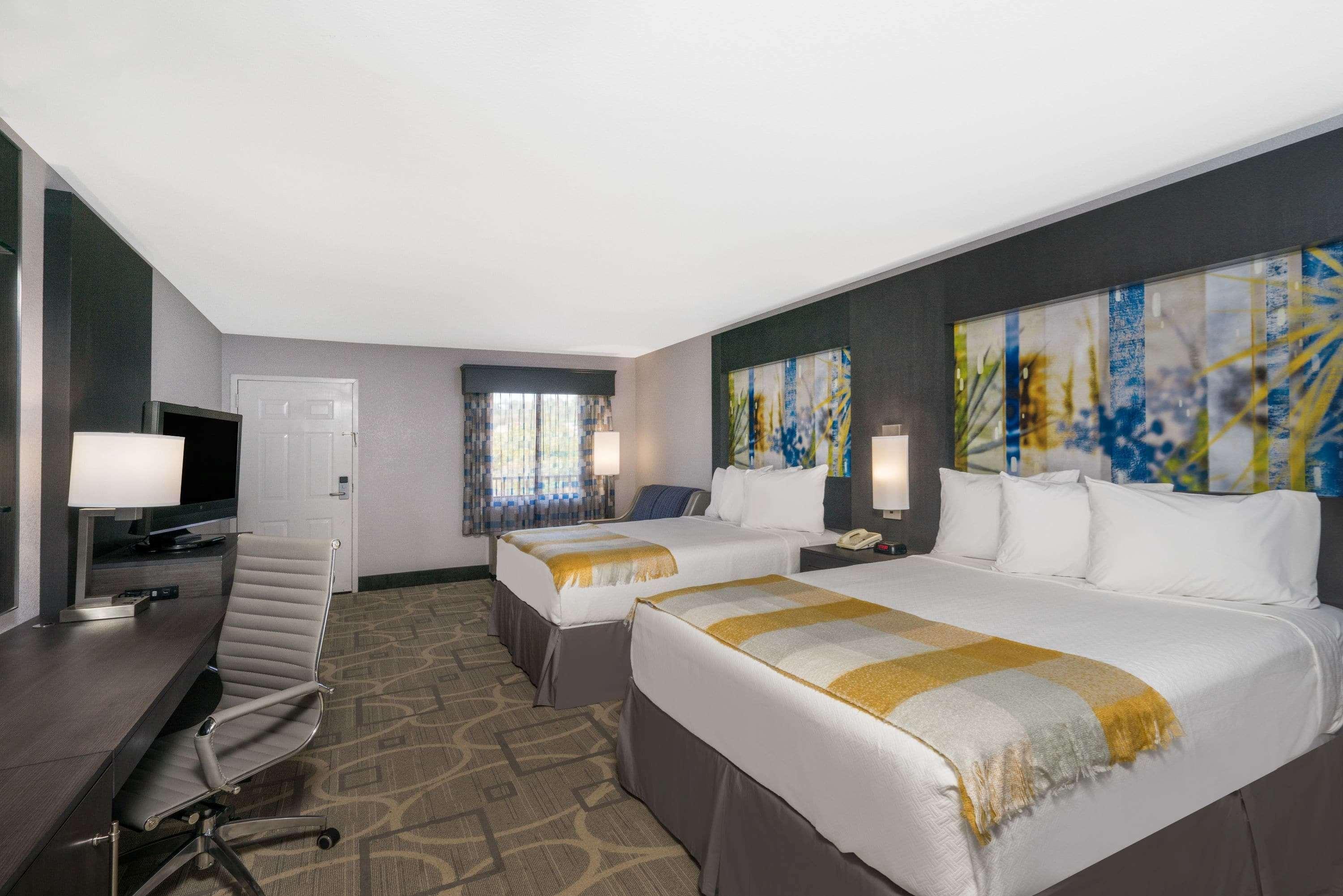 Days By Wyndham Asheville Downtown North Motel