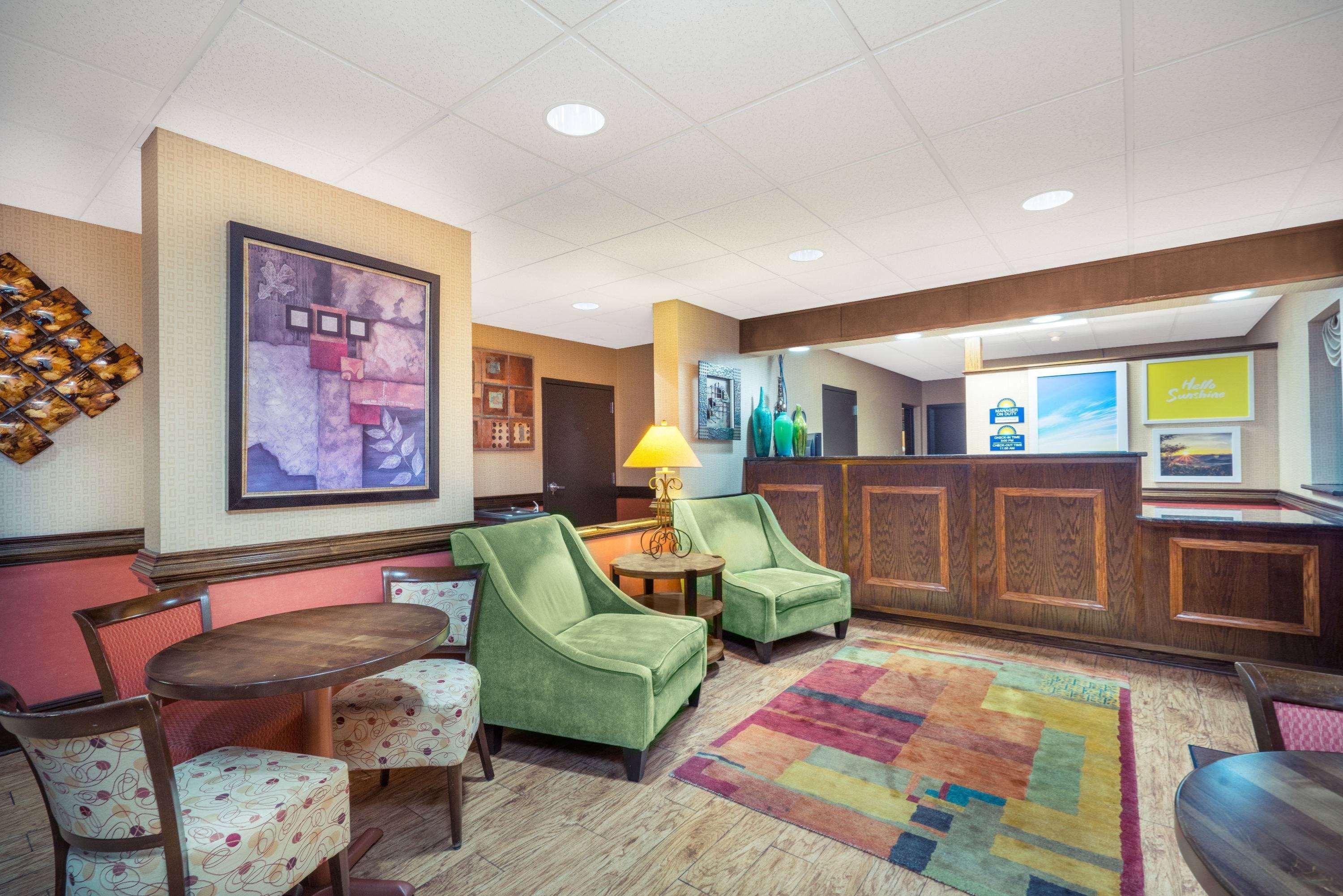 Days By Wyndham Asheville Downtown North Motel 2*