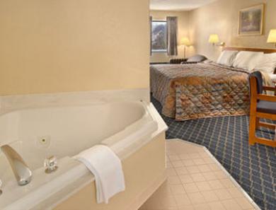 Motel Days By Wyndham Asheville Downtown North 2*
